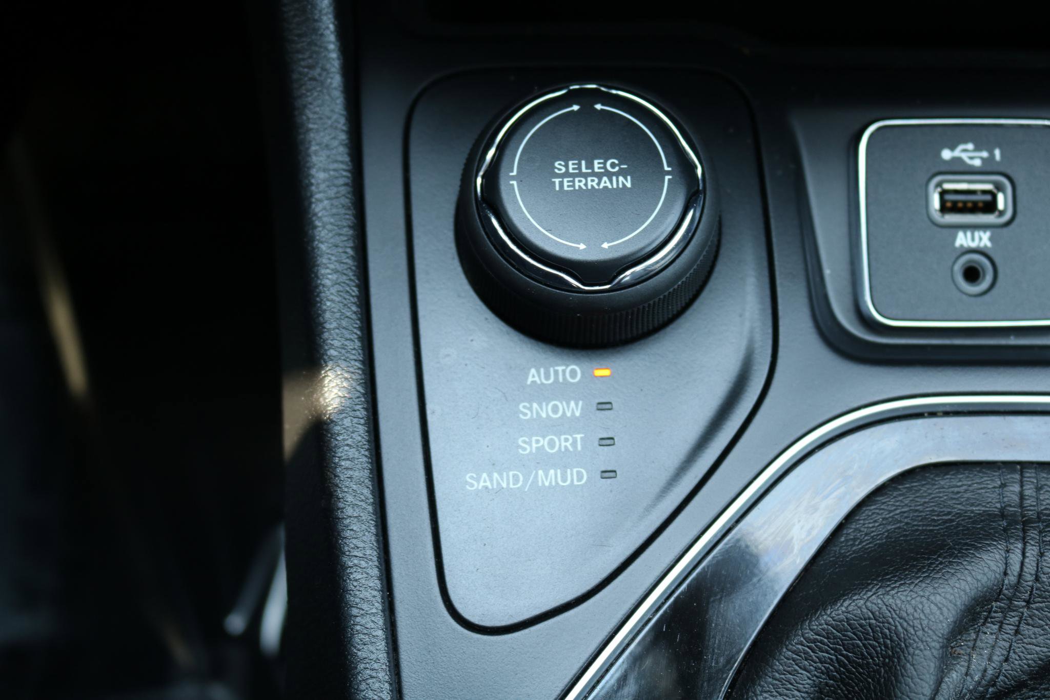 Used 2020 Jeep Cherokee Limited image 30