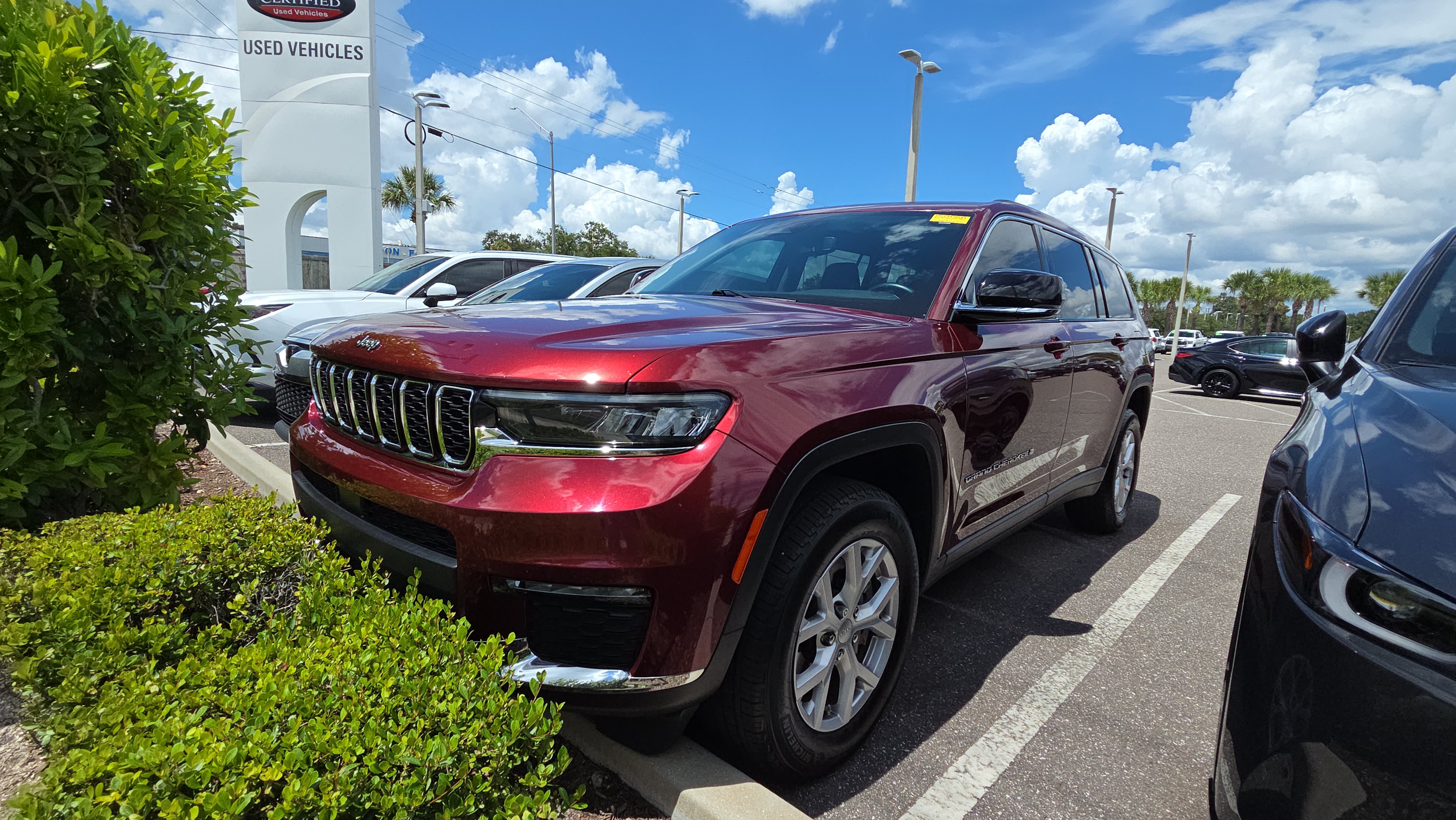 Used 2021 Jeep Grand Cherokee L Limited AWD/4WD image 1