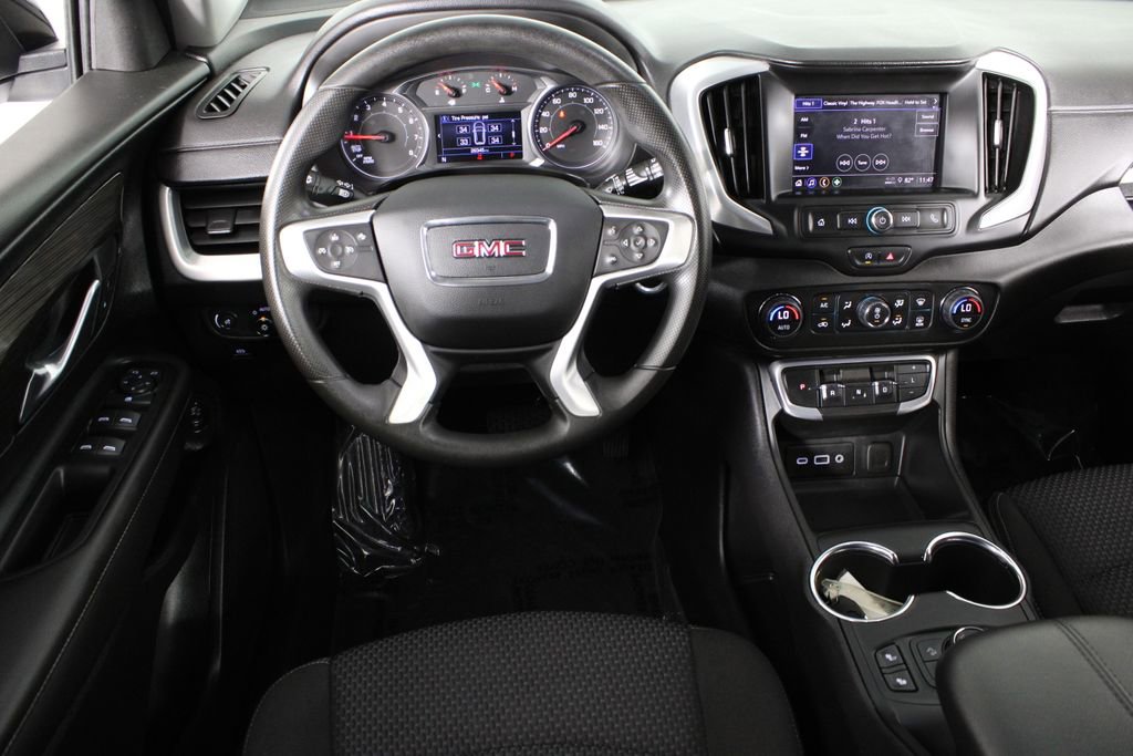 Used 2023 GMC Terrain SLE w/ Driver Convenience Package image 6
