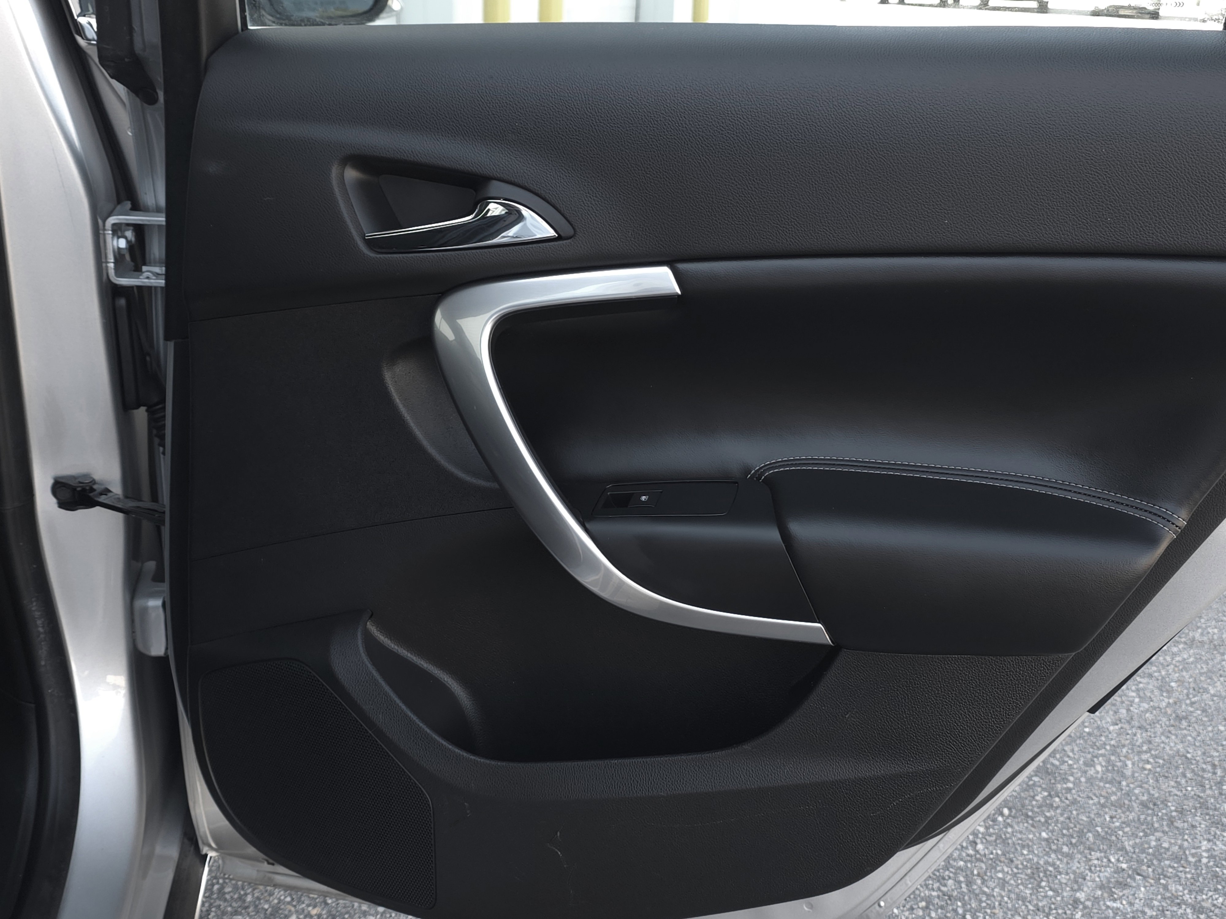 Used 2017 Buick Regal Sport Touring image 34