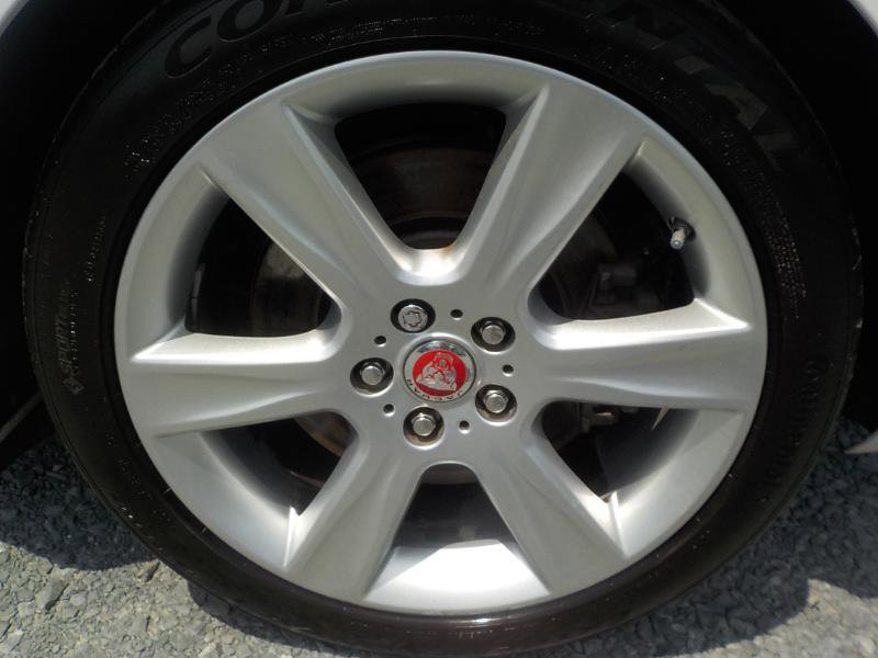 Used 2017 Jaguar XE Prestige image 32