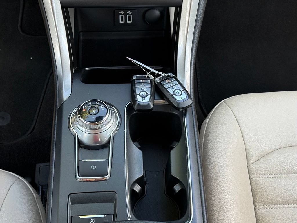 Used 2019 Ford Fusion SEL FWD image 15