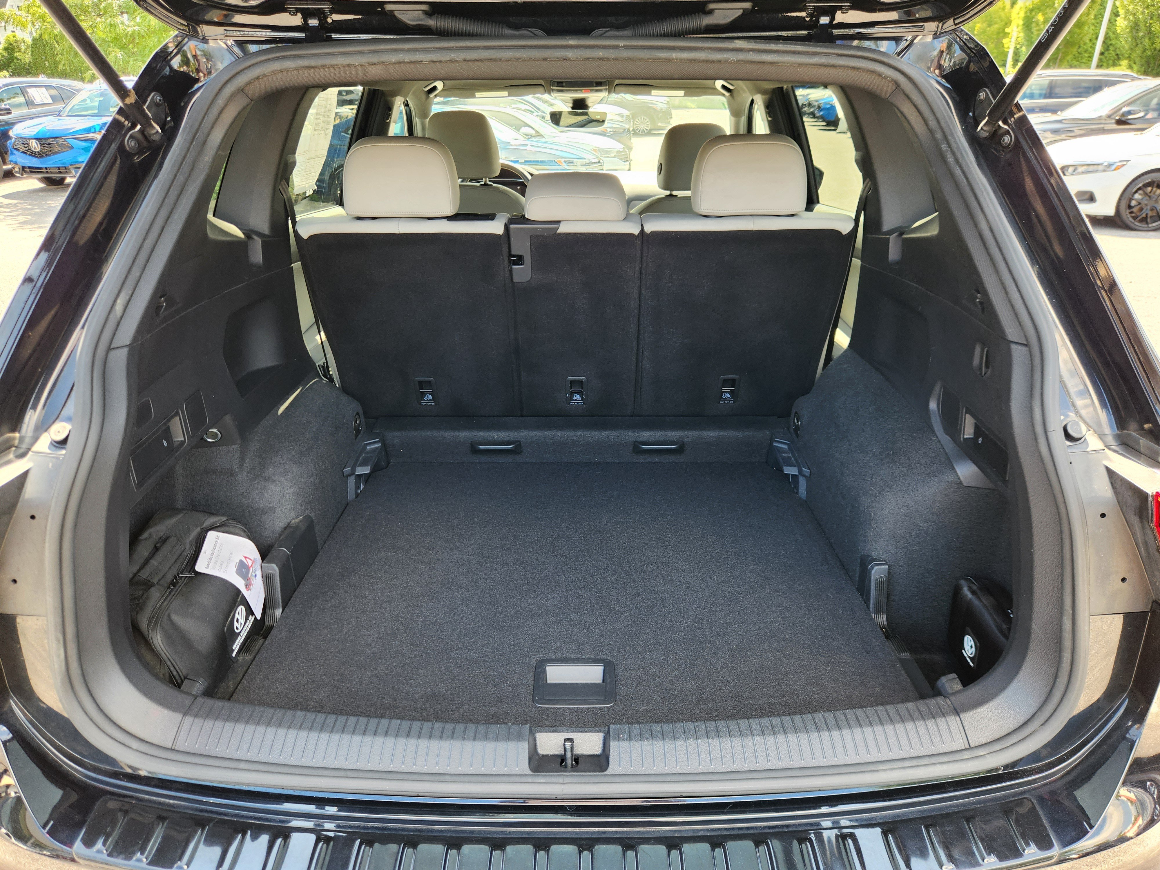 Certified 2023 Volkswagen Tiguan SE R-Line AWD/4WD image 19