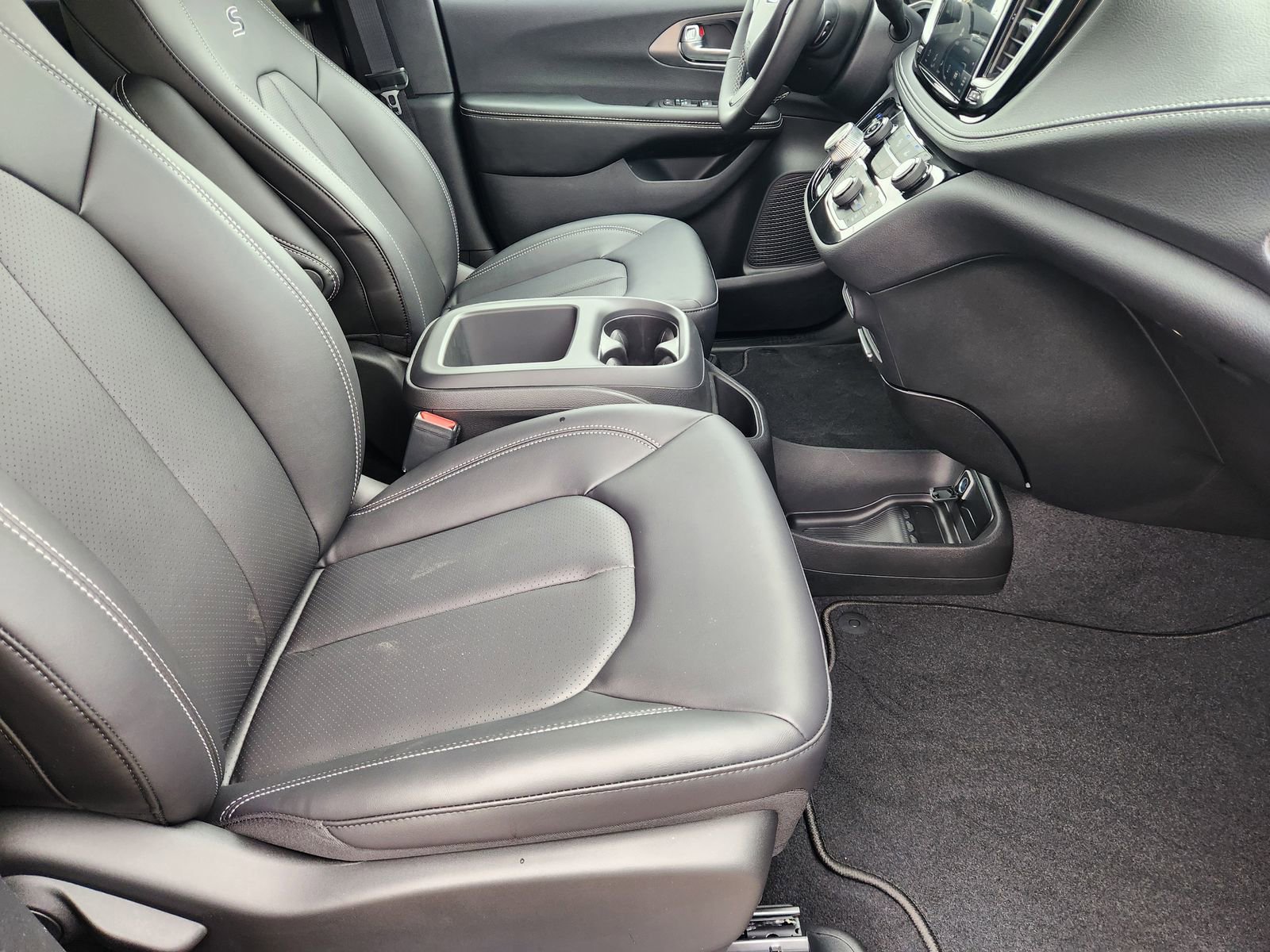 New 2026 Chrysler Pacifica Select w/ S Appearance Package image 13