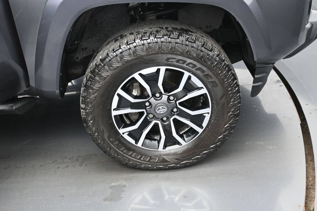 Certified 2022 Toyota Tacoma TRD Sport w/ TRD Premium Sport Package AWD/4WD image 35