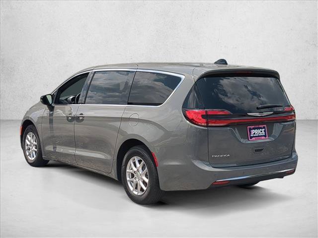 Used 2025 Chrysler Pacifica Select FWD image 8