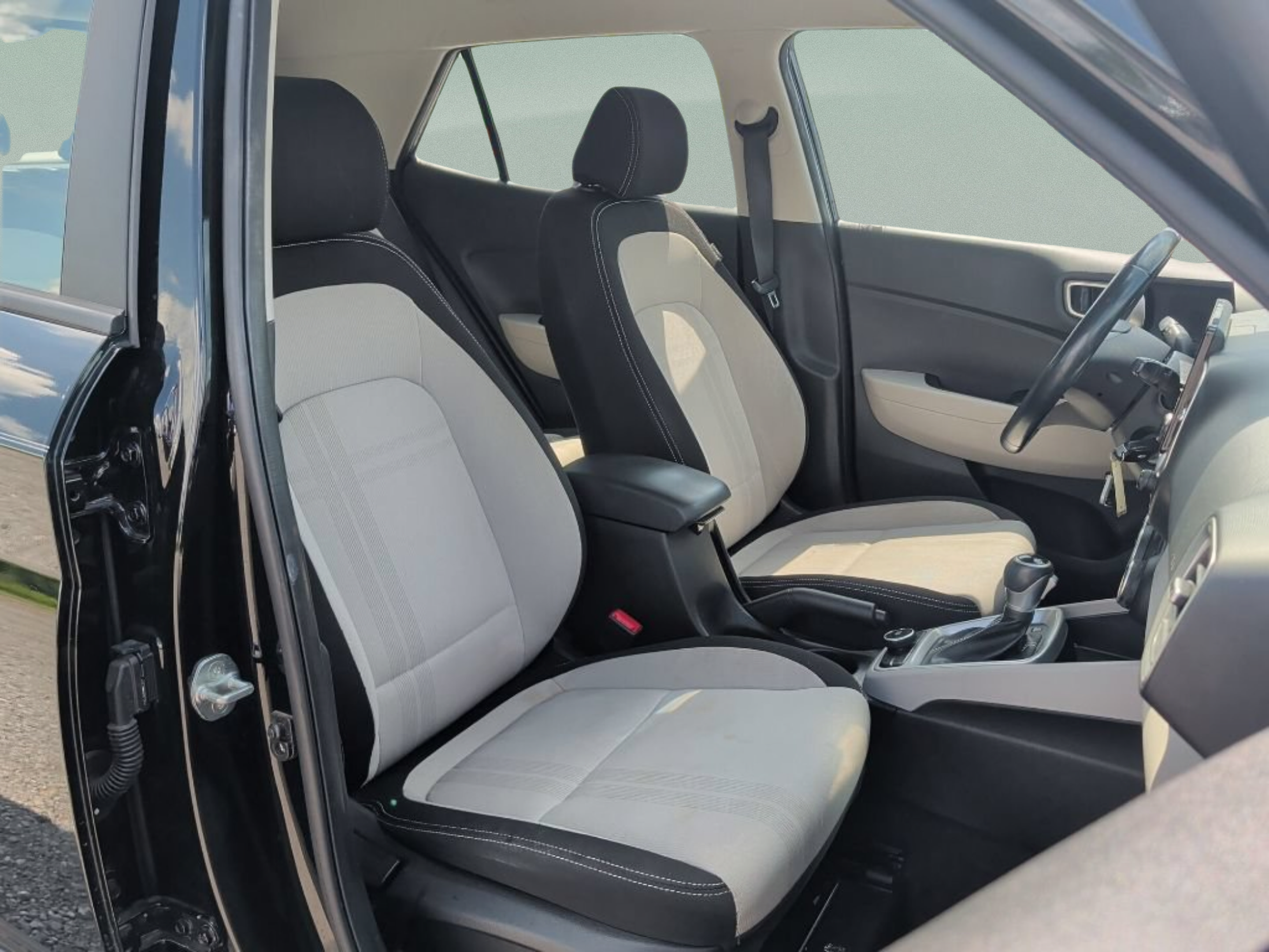 Used 2021 Hyundai Venue SEL FWD image 38