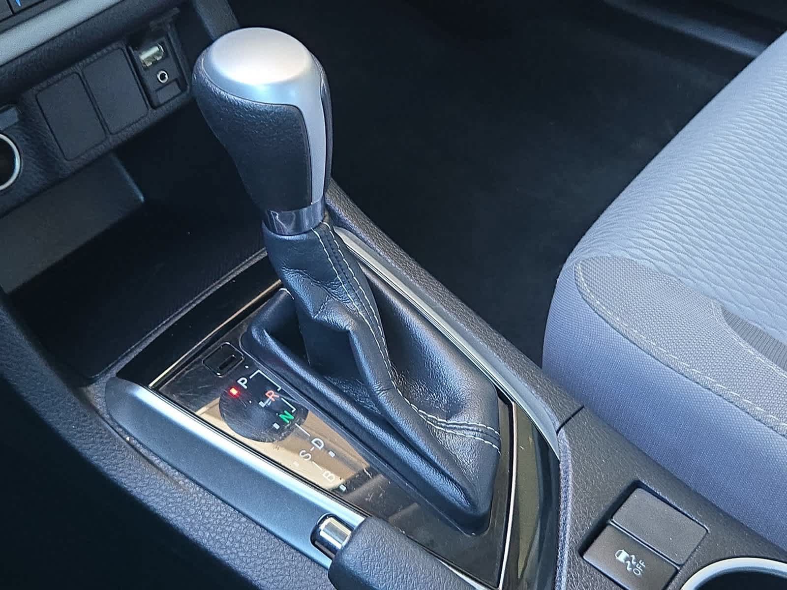 Used 2019 Toyota Corolla LE w/ Carpet Mat Package (TMS) FWD image 31