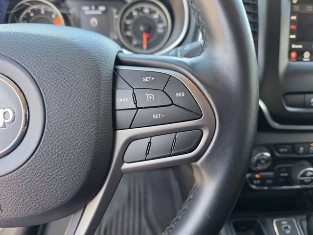 Used 2019 Jeep Cherokee Latitude Plus w/ Comfort/Convenience Group FWD image 32
