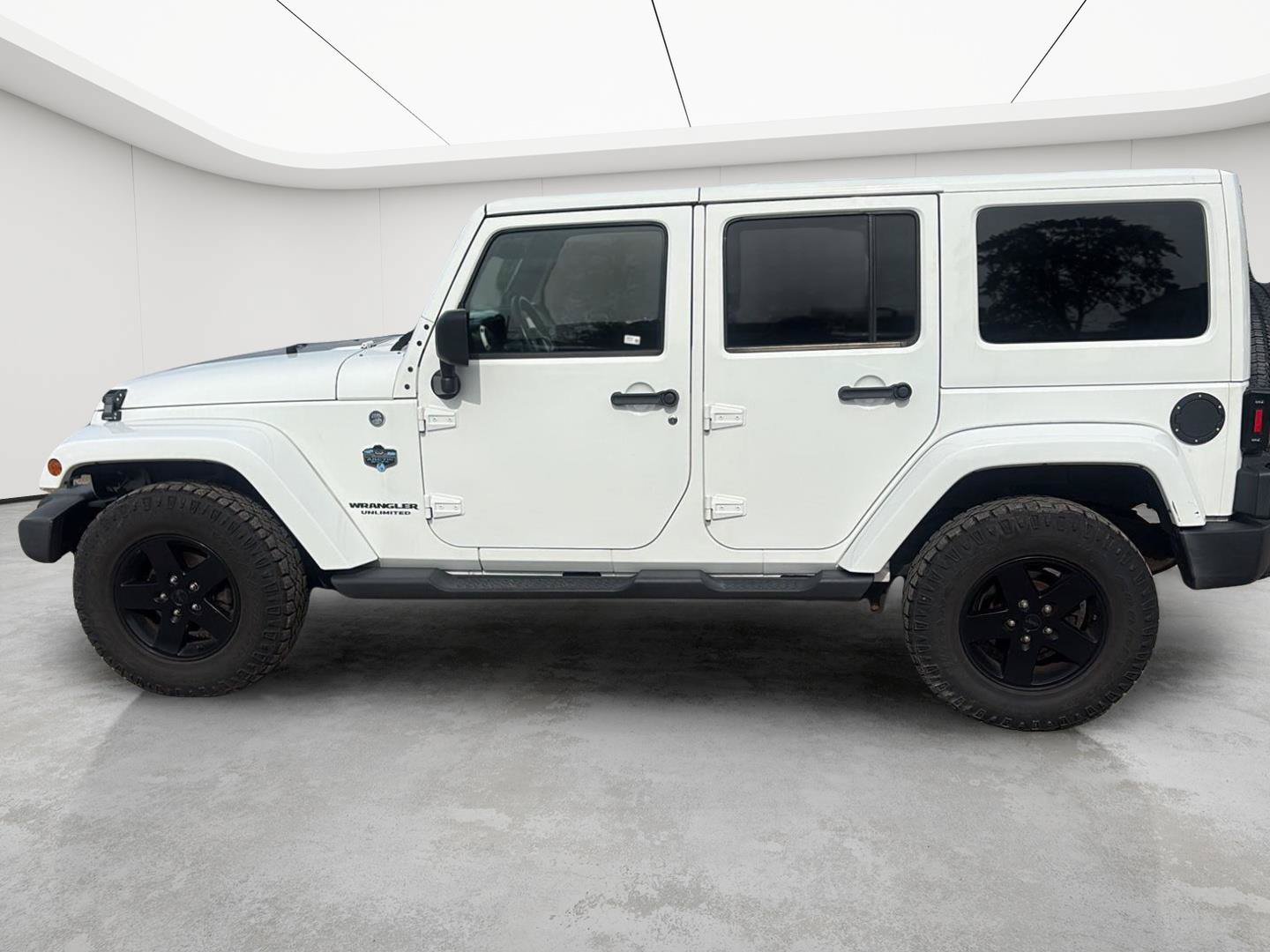 Used 2012 Jeep Wrangler Unlimited Sahara AWD/4WD image 7