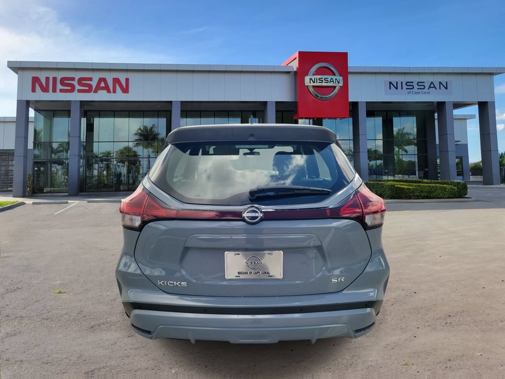 Used 2024 Nissan Kicks SR w/ SR Premium Package FWD image 3