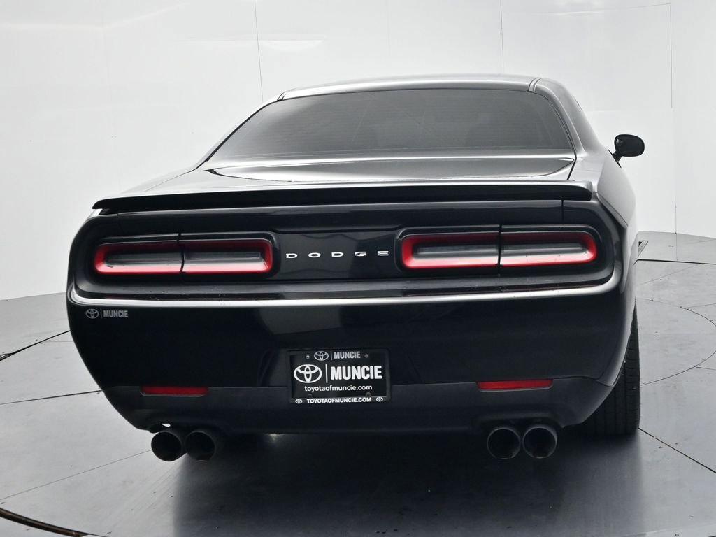 Used 2016 Dodge Challenger R/T RWD image 7