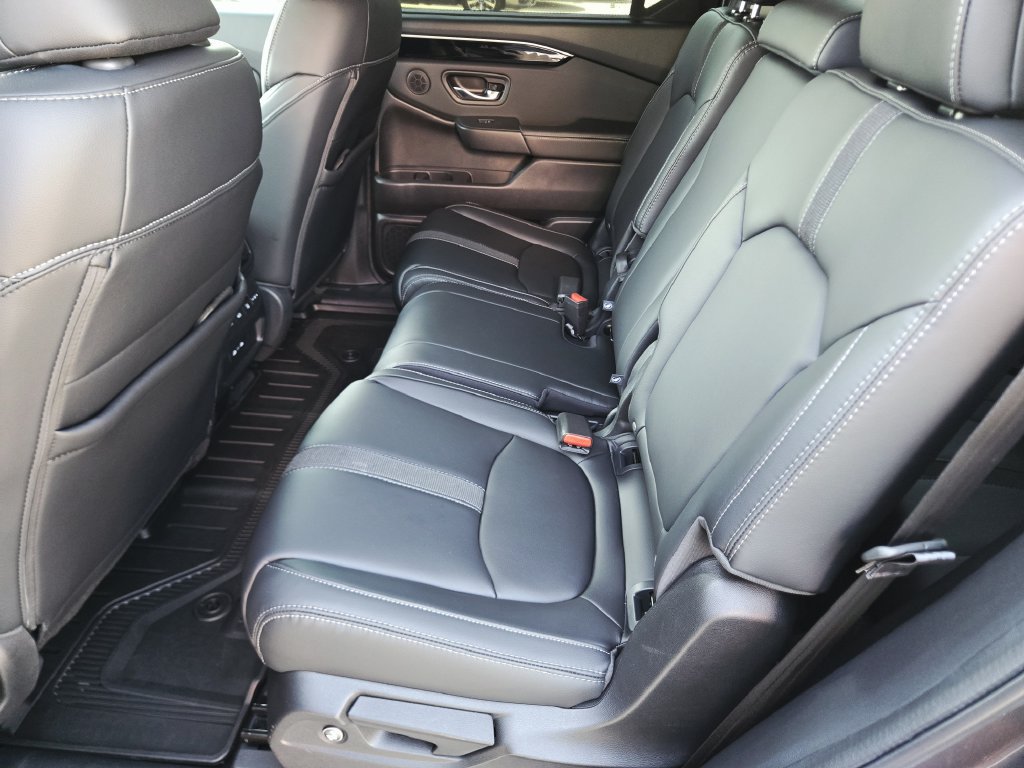 Certified 2025 Honda Pilot Touring image 17