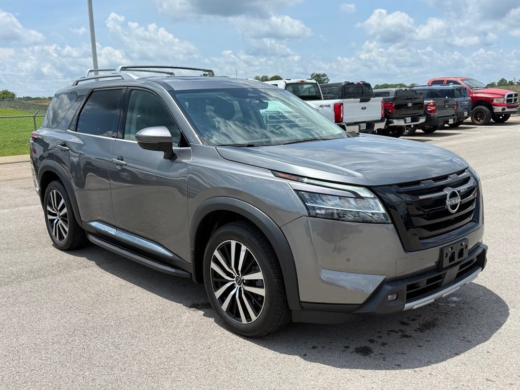 Used 2023 Nissan Pathfinder Platinum AWD/4WD image 2