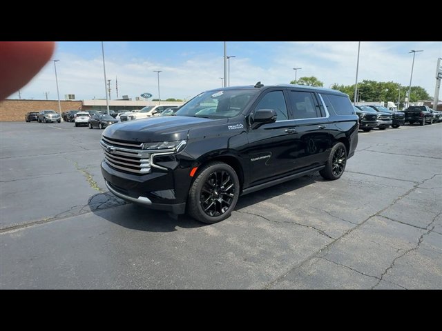 Certified 2023 Chevrolet Suburban High Country w/ Advanced Technology Package AWD/4WD image 4
