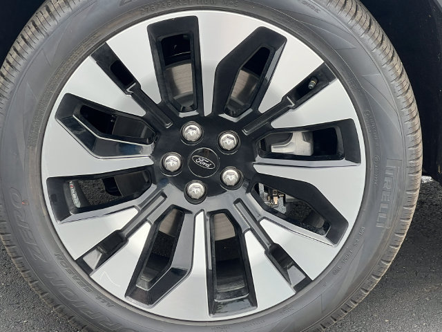 New 2026 Ford Explorer Platinum w/ LUX Leather Package AWD/4WD image 8