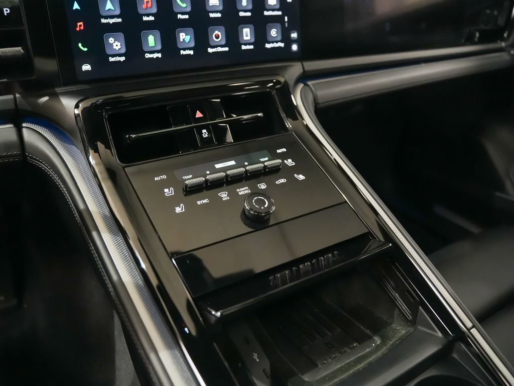 Used 2025 Porsche Panamera 4 E-Hybrid AWD/4WD image 32