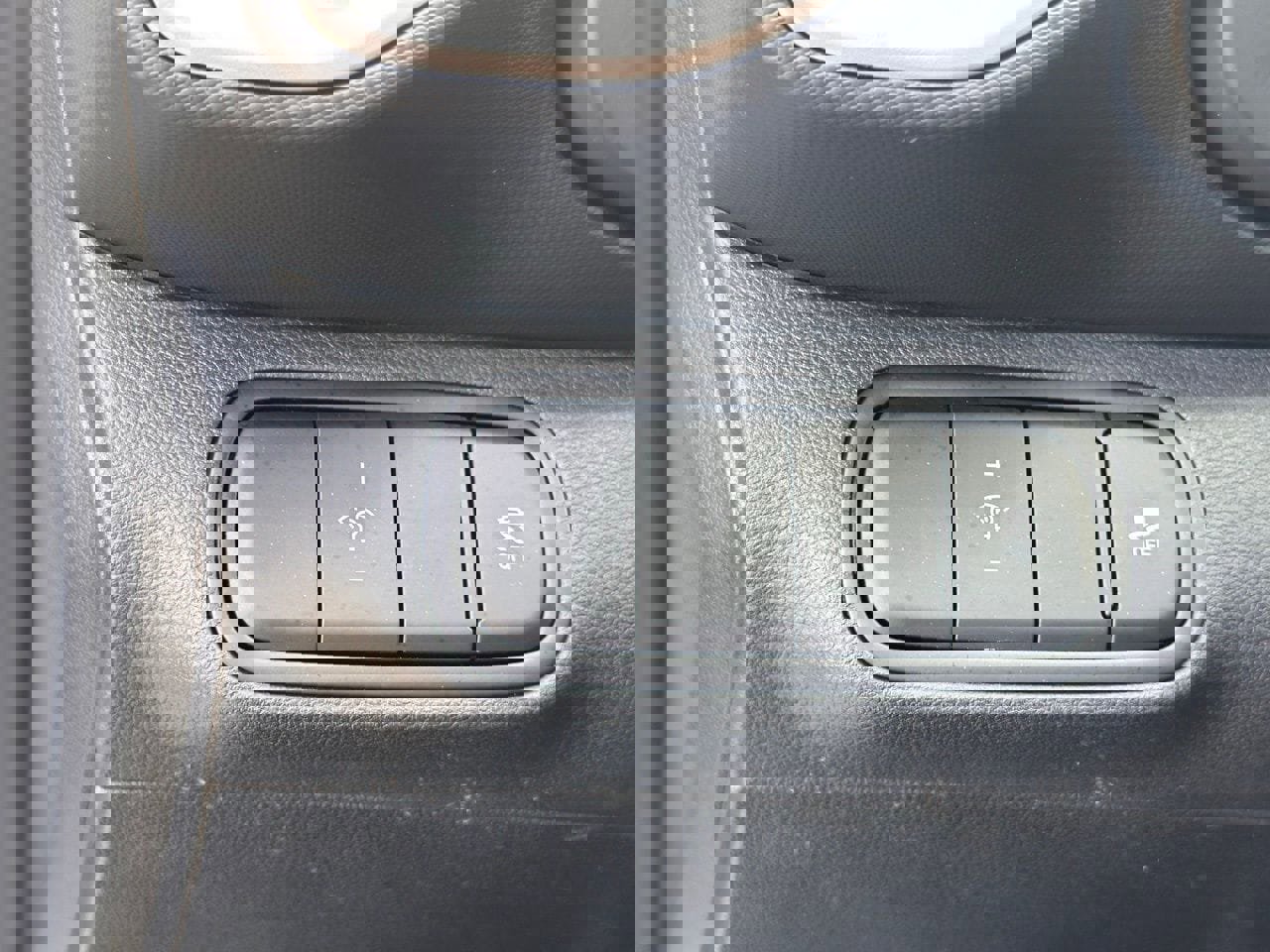 Certified 2025 Hyundai Venue SE image 22