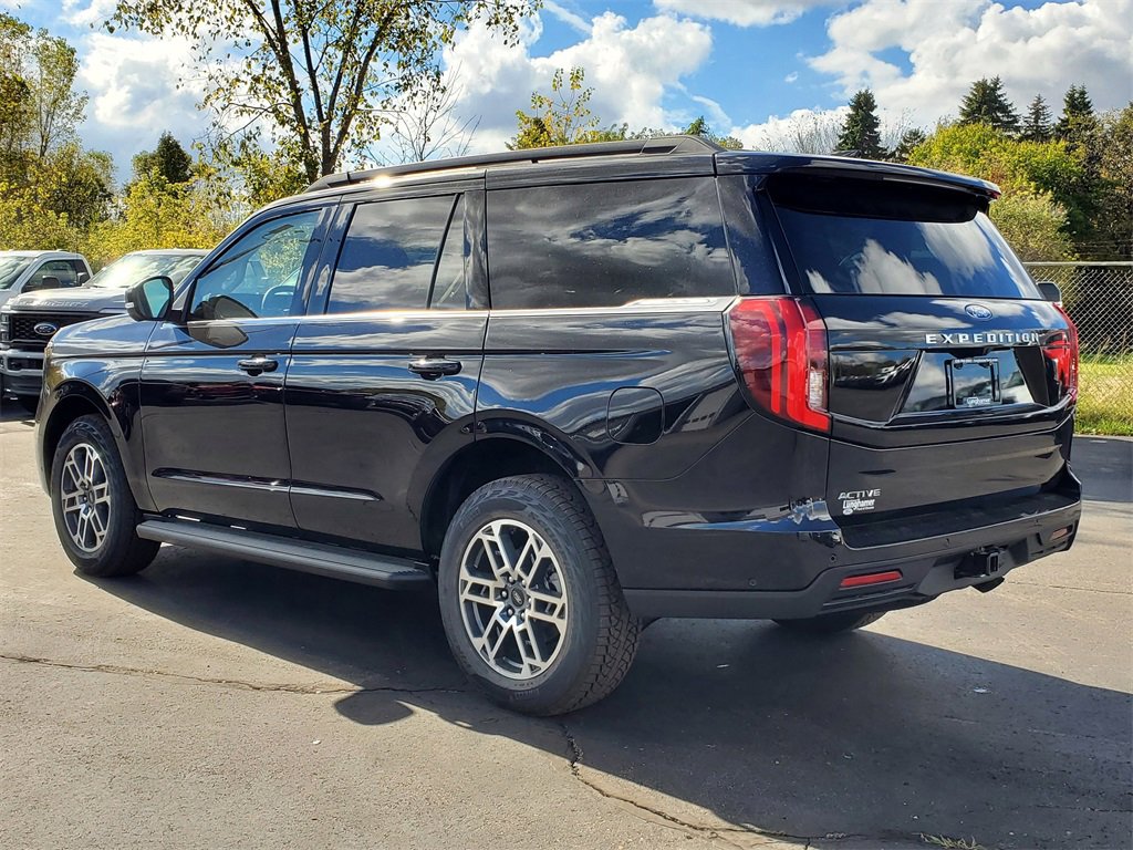 New 2025 Ford Expedition Active image 4