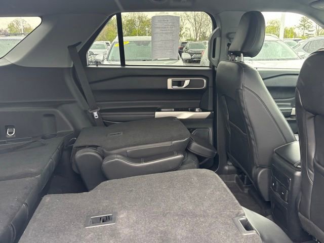 Used 2023 Ford Explorer XLT w/ Equipment Group 202A AWD/4WD image 18