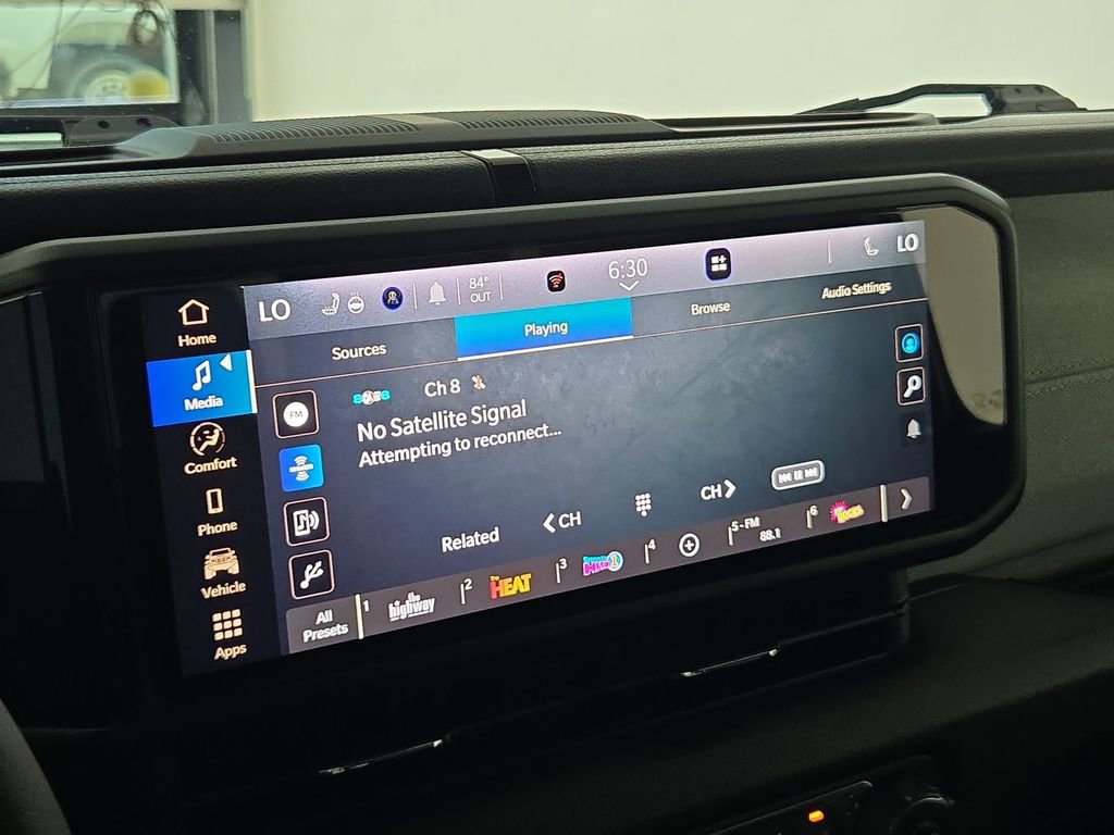 Used 2024 Jeep Gladiator Sport AWD/4WD image 19