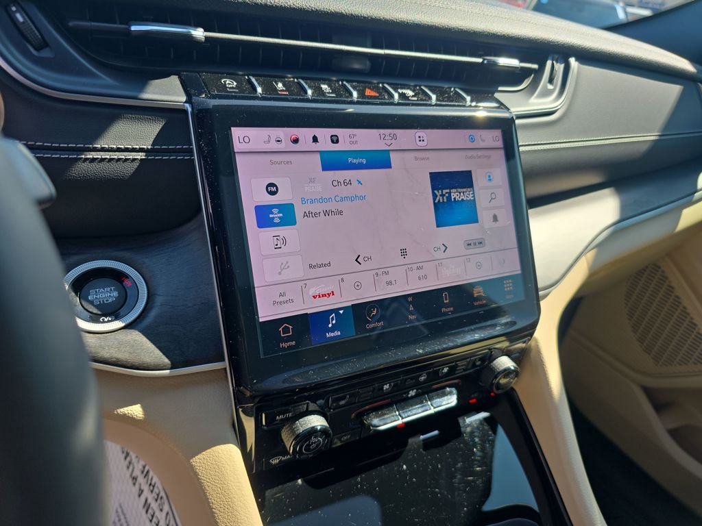 Used 2023 Jeep Grand Cherokee Limited w/ Luxury Tech Group II image 10