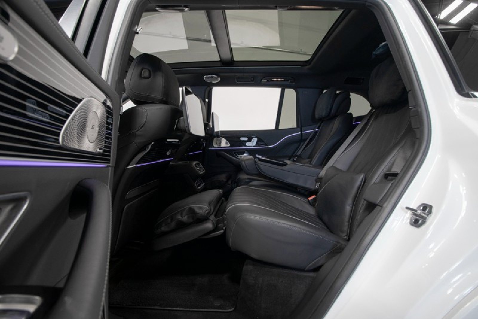 Used 2024 Mercedes-Benz Maybach GLS 600 4MATIC image 45