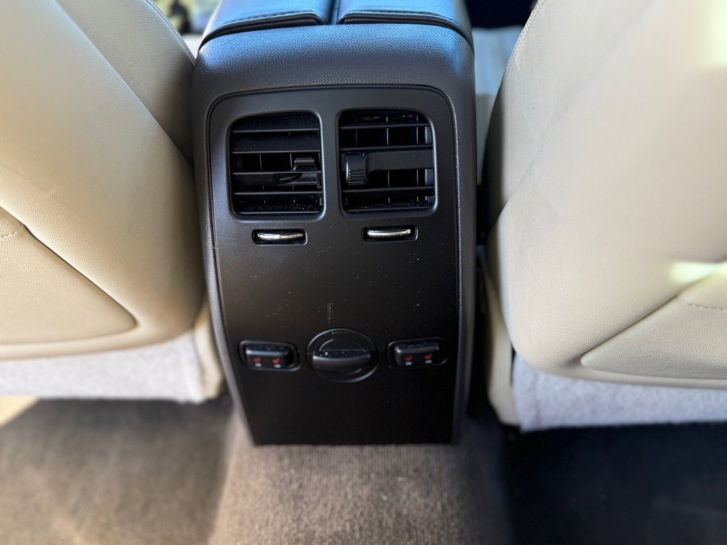 Used 2013 Lincoln MKS AWD image 15