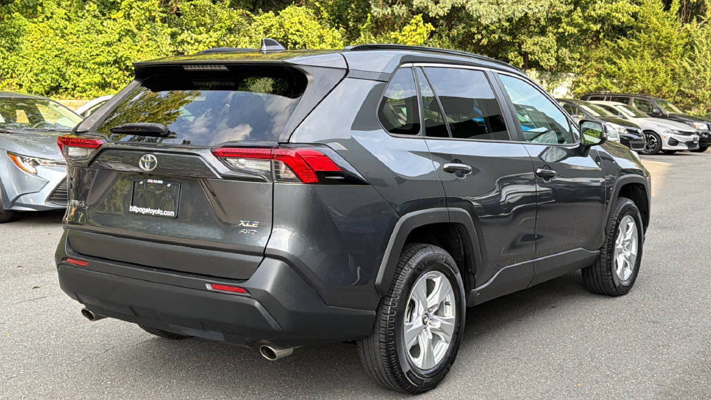 Used 2020 Toyota RAV4 XLE w/ XLE Grade Weather Package AWD/4WD image 4