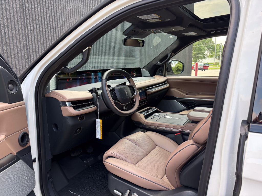 New 2027 Lincoln Navigator Black Label AWD/4WD image 10