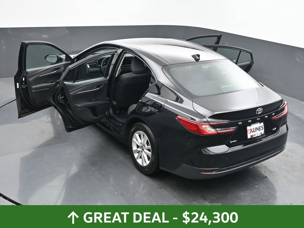 Used 2025 Toyota Camry LE image 63