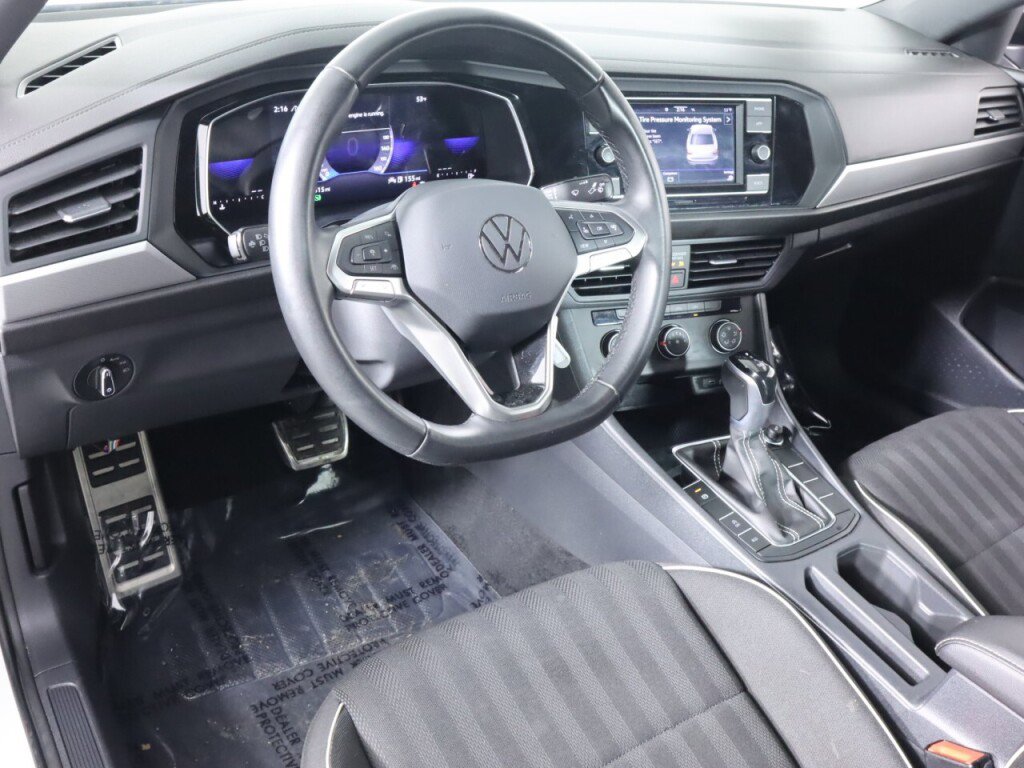 Used 2023 Volkswagen Jetta Sport image 9