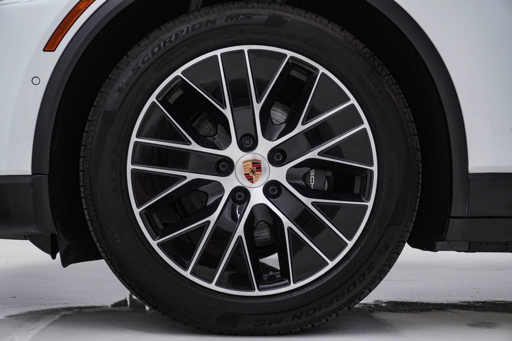 Certified 2025 Porsche Macan 4 Electric AWD/4WD image 13