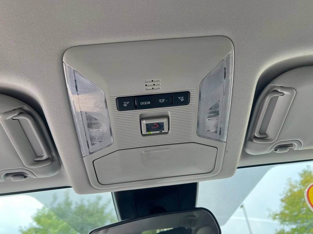 Used 2025 Toyota RAV4 XLE FWD image 36