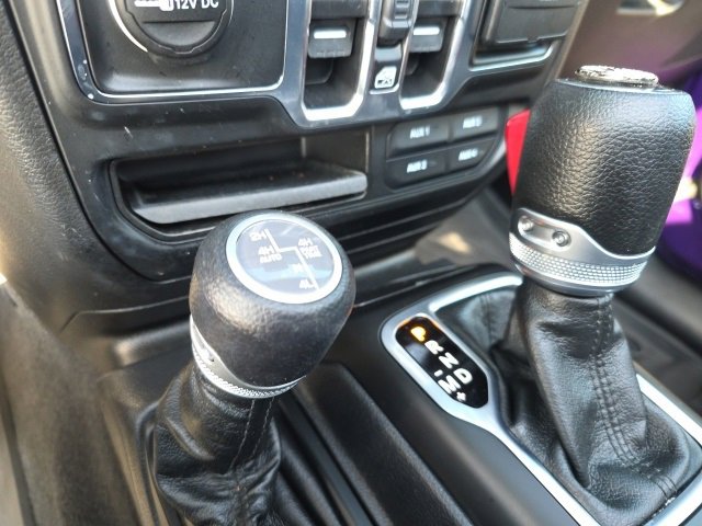 Used 2023 Jeep Wrangler Unlimited w/ Sun & Screen Package image 30