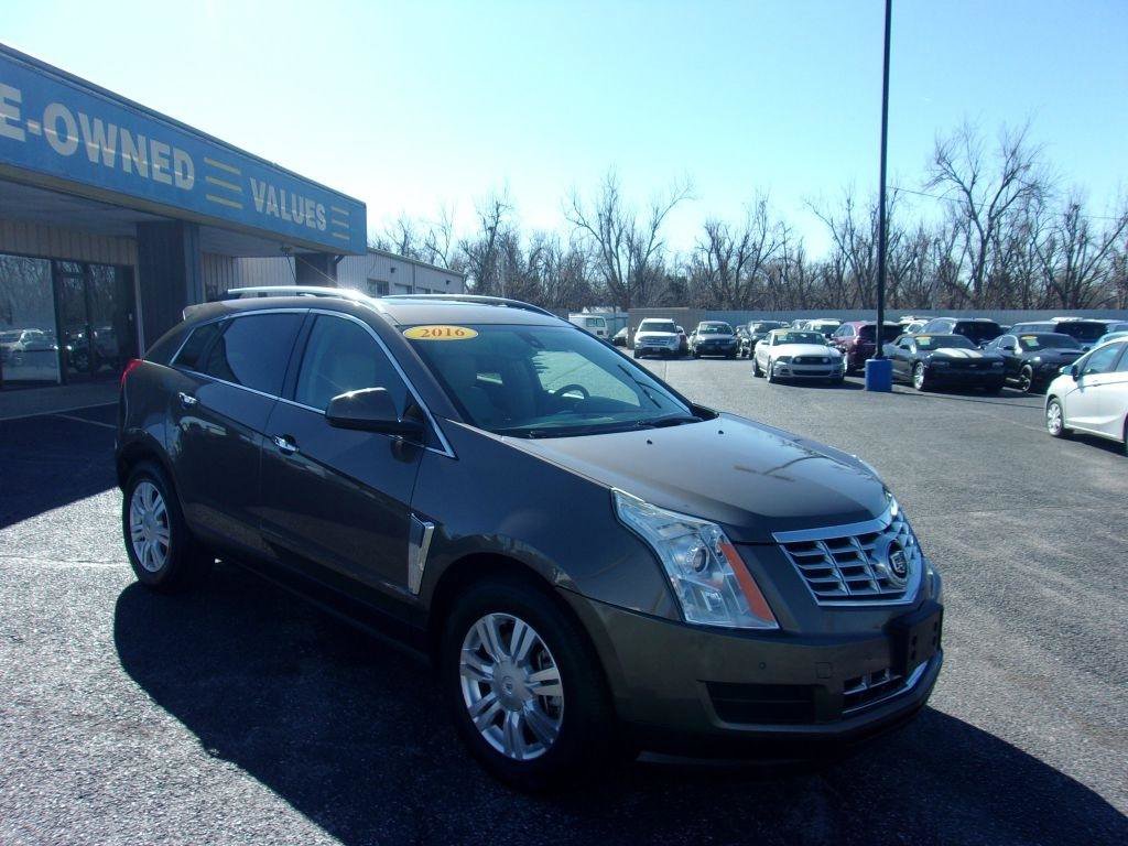 Used 2016 Cadillac SRX Luxury w/ Driver Awareness Package FWD image 3