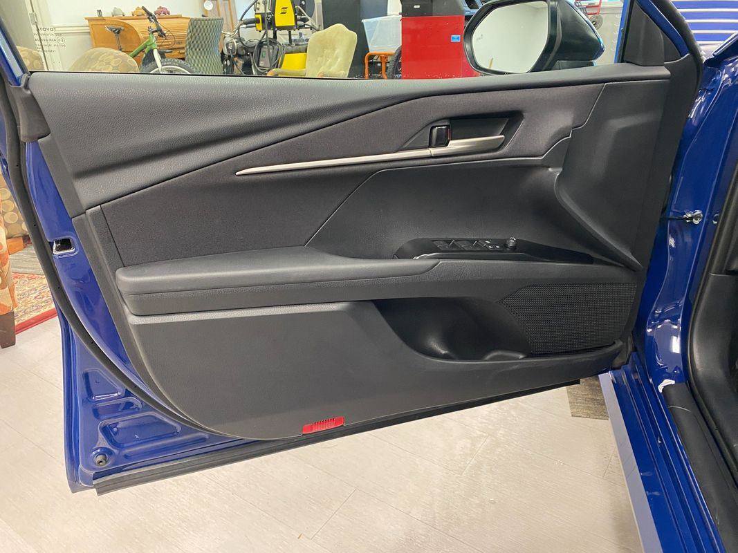 Used 2025 Toyota Camry LE image 11