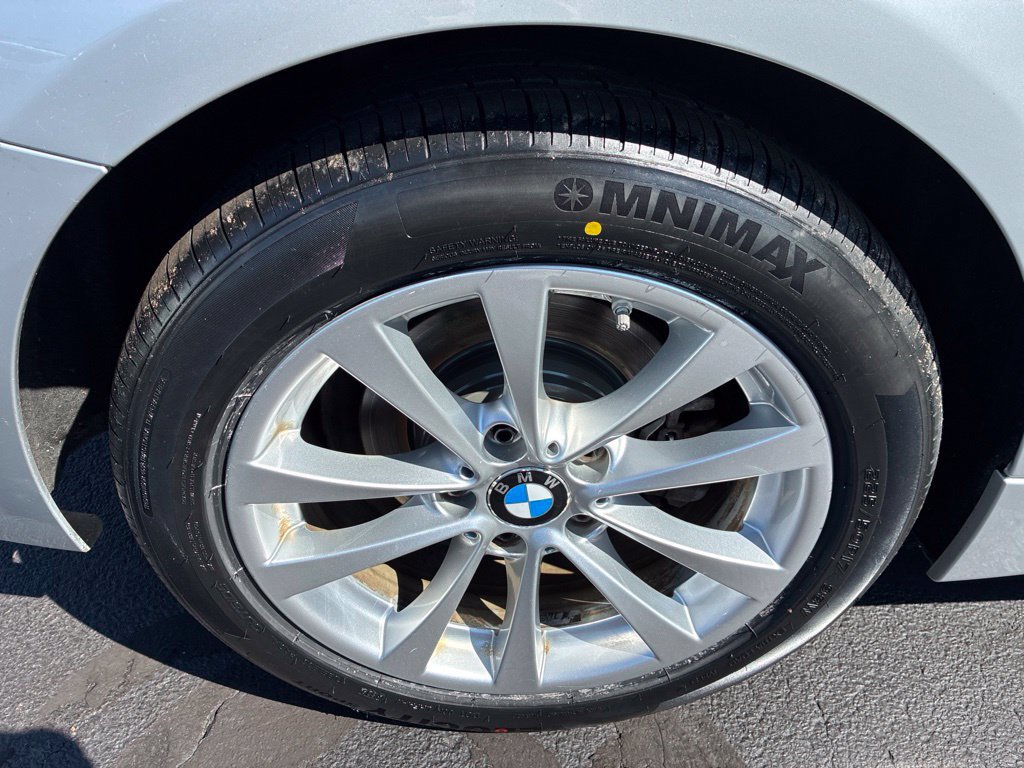 Used 2017 BMW 320i xDrive Sedan AWD/4WD image 10