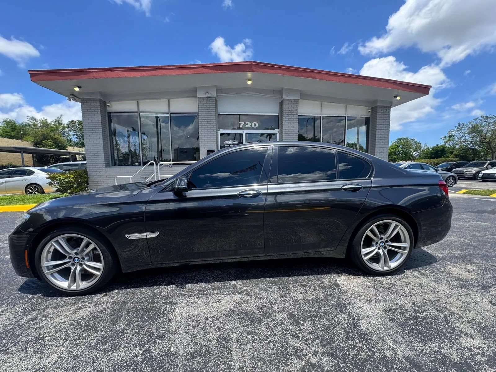 Used 2015 BMW 750i RWD image 8