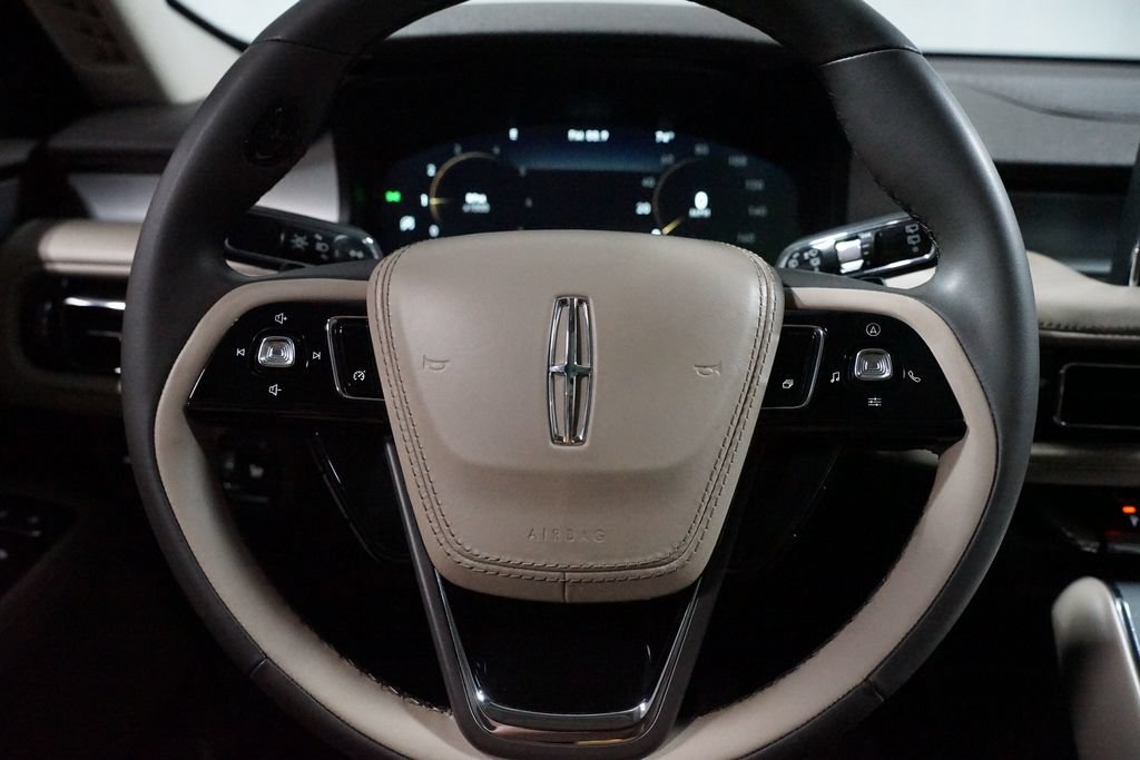 Used 2023 Lincoln Aviator 2WD w/ Premium Package image 12