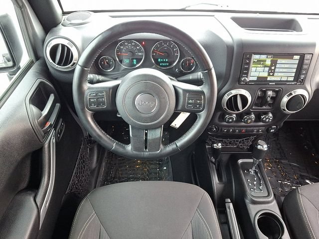 Used 2017 Jeep Wrangler Unlimited Sahara w/ Connectivity Group AWD/4WD image 11