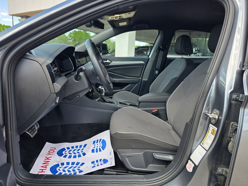 Used 2025 Volkswagen Jetta Sport image 11