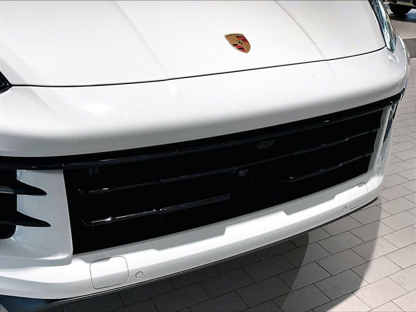 Used 2025 Porsche Cayenne S image 32