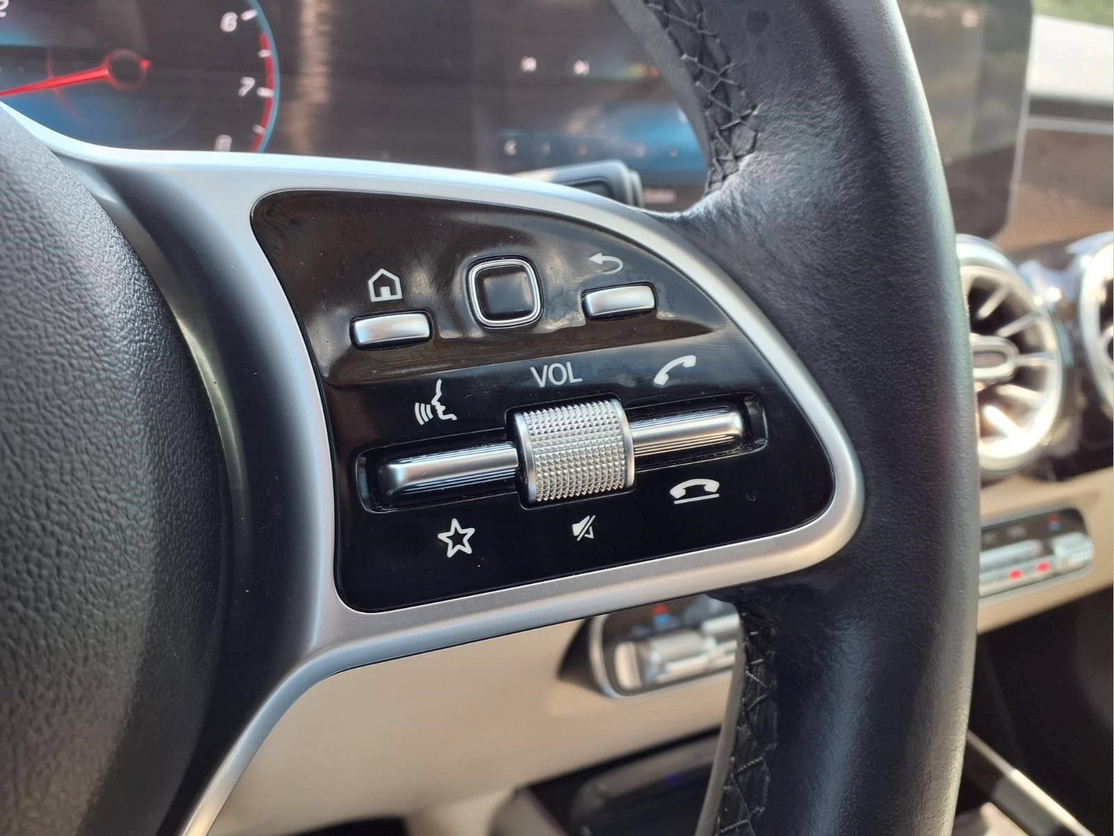 Used 2023 Mercedes-Benz GLB 250 image 19