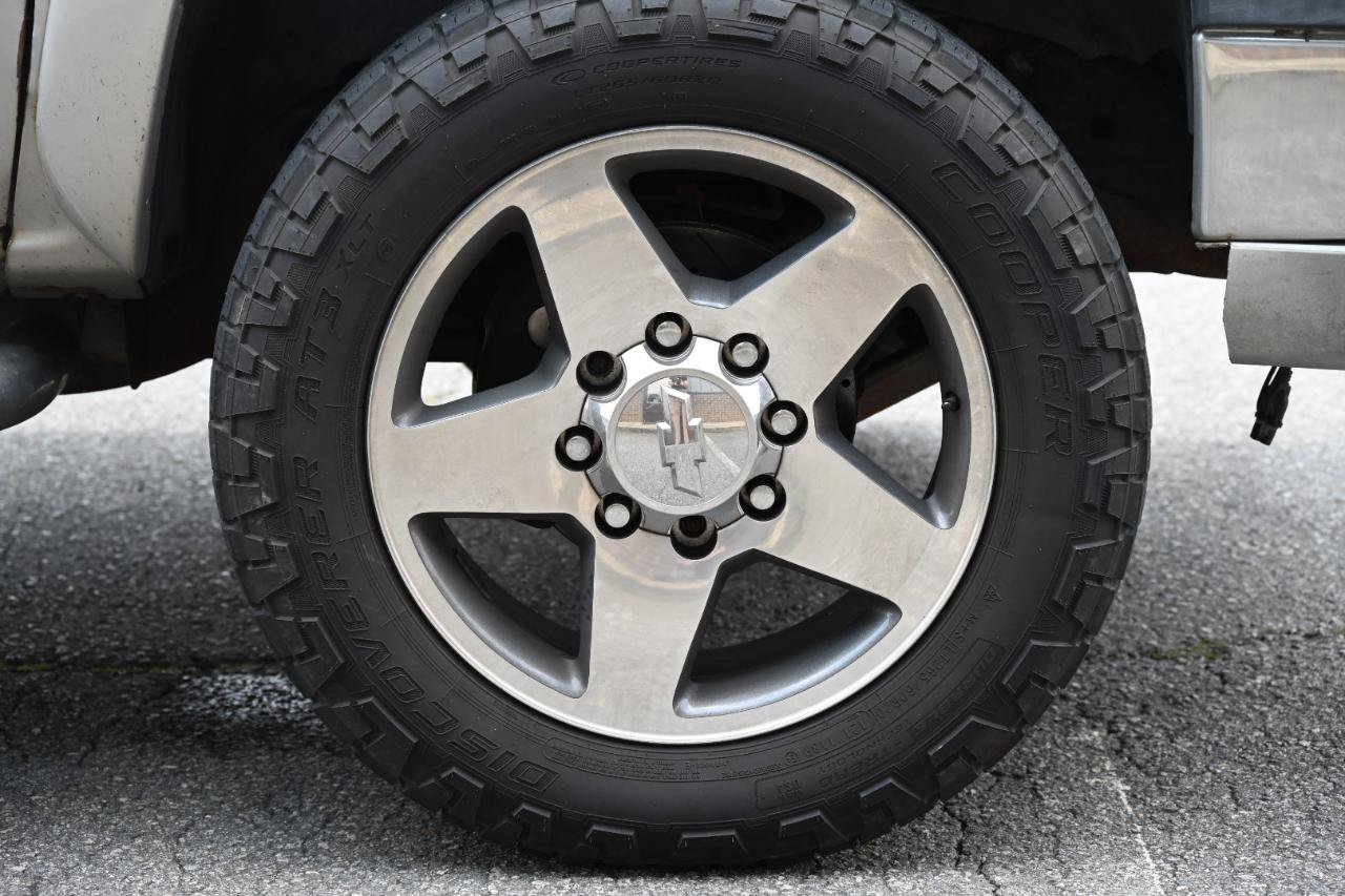 Used 2006 Chevrolet Silverado 2500 LT w/ Skid Plate Package AWD/4WD image 37