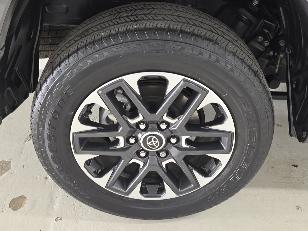 Used 2024 Toyota Tundra Limited AWD/4WD image 45