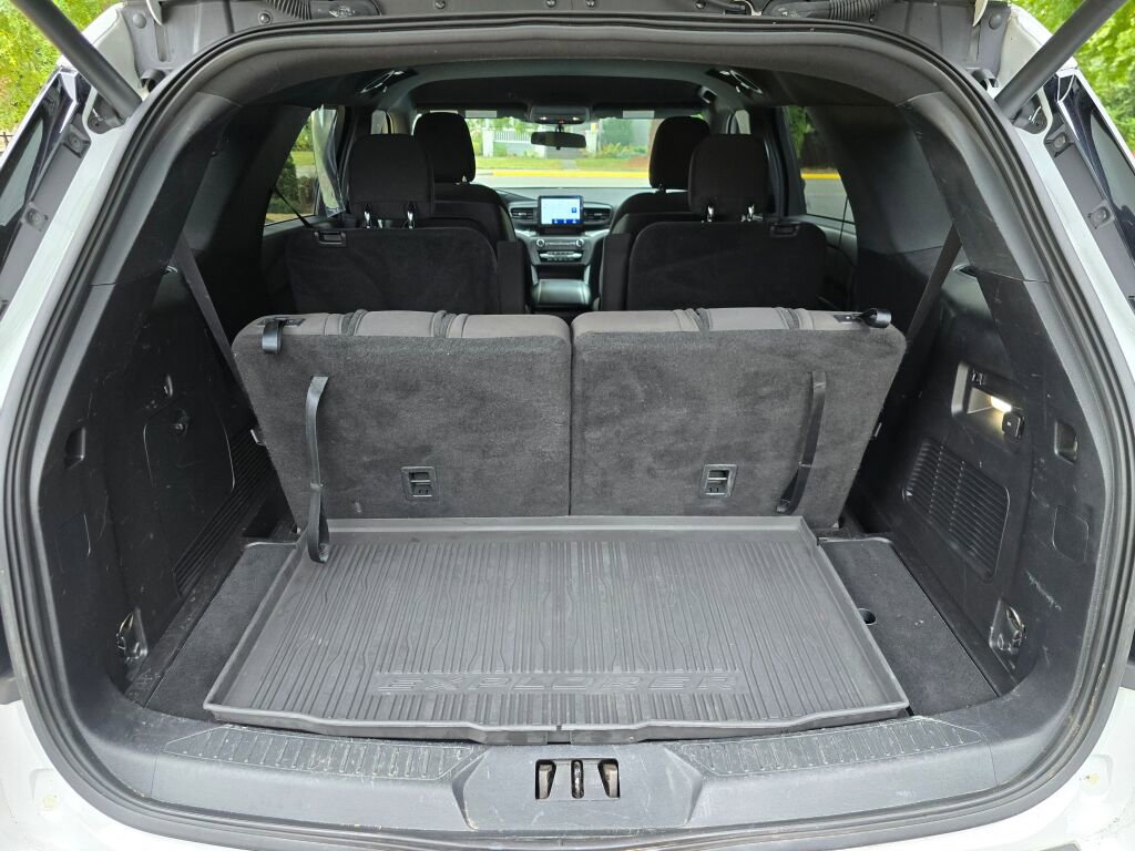 Used 2020 Ford Explorer XLT w/ Class III Trailer Tow Package image 5