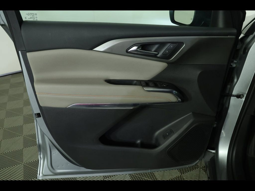Used 2025 Chevrolet Traverse LT FWD image 22
