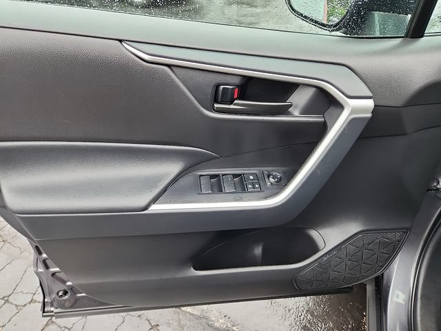 Used 2025 Toyota RAV4 LE AWD/4WD image 13