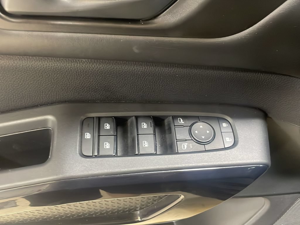 Used 2025 Nissan Pathfinder SV AWD/4WD image 13